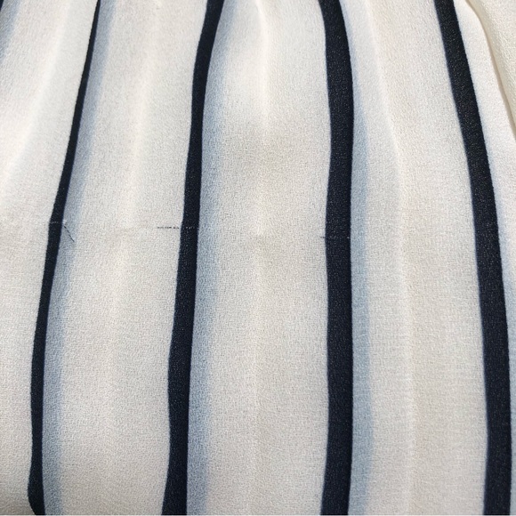 J.Crew Navy Blue and Cream Stripe Pleated Skirt Size 4 - Picture 10 of 10